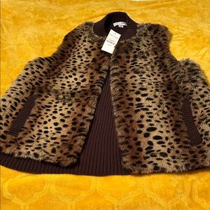Leopard Print Faux Fur women’s vest with pockets, size medium NWT